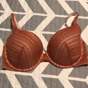 Victoria’s Secret Lined Demi bra 38DD